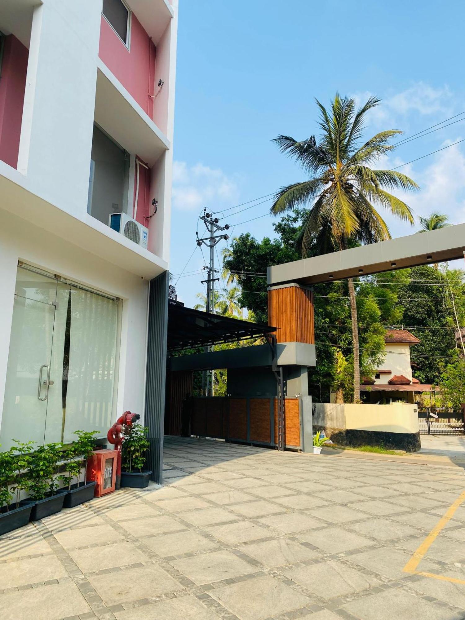 The Habitat Suites Guruvāyūr Exterior foto